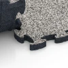 Großaufnahme vom Verbindungssystem von WARCO-Boden 6941 - Płyta tarasowa im Farbdesign Szary granit. Abmessungen 44,6 x 44,6 × 2,8 cm.