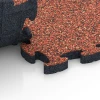 Großaufnahme vom Verbindungssystem von WARCO-Boden 6944 - Płyta tarasowa im Farbdesign Etna. Abmessungen 44,6 x 44,6 × 2,8 cm.