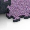 Großaufnahme vom Verbindungssystem von WARCO-Boden 6945 - Płyta tarasowa im Farbdesign Lawenda. Abmessungen 44,6 x 44,6 × 2,8 cm.