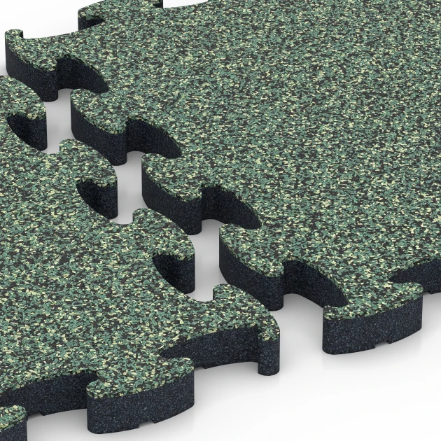 Großaufnahme vom Verbindungssystem von WARCO-Boden 6879 - Fitness Max Floor System im Farbdesign Trawnik angielski. Abmessungen 44,6 x 44,6 × 2,8 cm.