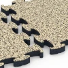 Großaufnahme vom Verbindungssystem von WARCO-Boden 6883 - Fitness Max Floor System im Farbdesign Trawertyn. Abmessungen 44,6 x 44,6 × 2,8 cm.