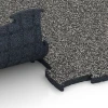 Großaufnahme vom Verbindungssystem von WARCO-Boden 6850 - Fitness Active podłoga im Farbdesign Ciemnoszary granit. Abmessungen 97,1 x 97,1 x 2,8 cm.