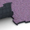 Großaufnahme vom Verbindungssystem von WARCO-Boden 6855 - Fitness Active podłoga im Farbdesign Lawenda. Abmessungen 97,1 x 97,1 x 2,8 cm.