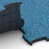 Großaufnahme vom Verbindungssystem von WARCO-Boden 6893 - Fitness Max Floor System im Farbdesign Atlantyk. Abmessungen 97,1 x 97,1 x 2,8 cm.
