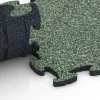 Großaufnahme vom Verbindungssystem von WARCO-Boden 6771 - Płytki na obrzeża basenu im Farbdesign Trawnik angielski. Abmessungen 28,9 x 28,9 x 1,8 cm.