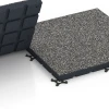 Großaufnahme vom Verbindungssystem von WARCO-Boden 7141 - Podłoga na siłownię zewnętrzną im Farbdesign Ciemnoszary granit. Abmessungen 60 x 60 x 4 cm | 0,36 m².