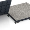 Großaufnahme vom Verbindungssystem von WARCO-Boden 7142 - Podłoga na siłownię zewnętrzną im Farbdesign Szary granit. Abmessungen 60 x 60 x 4 cm | 0,36 m².