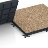 Großaufnahme vom Verbindungssystem von WARCO-Boden 7144 - Podłoga na siłownię zewnętrzną im Farbdesign Terakota. Abmessungen 60 x 60 x 4 cm | 0,36 m².