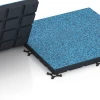 Großaufnahme vom Verbindungssystem von WARCO-Boden 7148 - Podłoga na siłownię zewnętrzną im Farbdesign Atlantyk. Abmessungen 60 x 60 x 4 cm | 0,36 m².