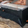 Typische Verlegung oder Einbausituation für den Artikel 0034 von WARCO - ALLESDICHT – Hydroizolacja, Farbton Czerwonobrązowy in der Abmessung 3 kg | 0,9 m².