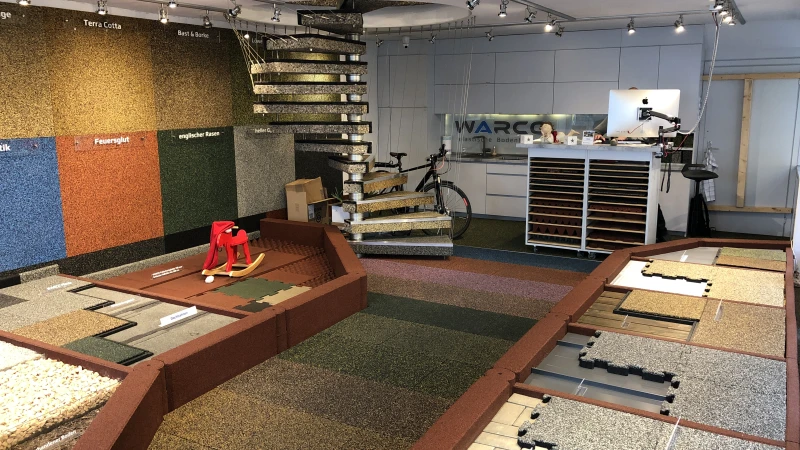 Wybór produktów w Galerii WARCO w Neustadt an der Weinstrasse przy Klemmhof 9, róg Badstubengasse.